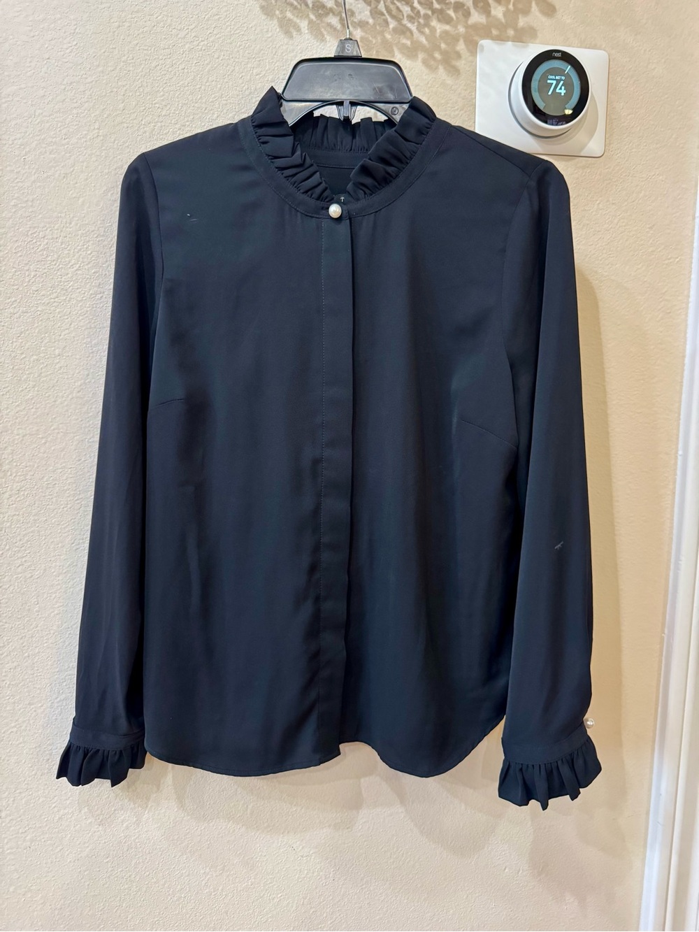 Talbot’s Black Ruffle Trim Collar & Cuffs With Pearl Button Blouse Size 4